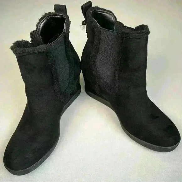 Unisa Shoes - Unisa Missy Wedge Chelsea Boot slightly used, but in fabulous condition 7.5